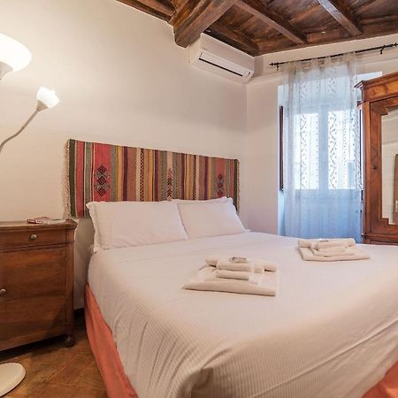 By The Charming Piazza Navona - FromhometoRzym Zewnętrze zdjęcie